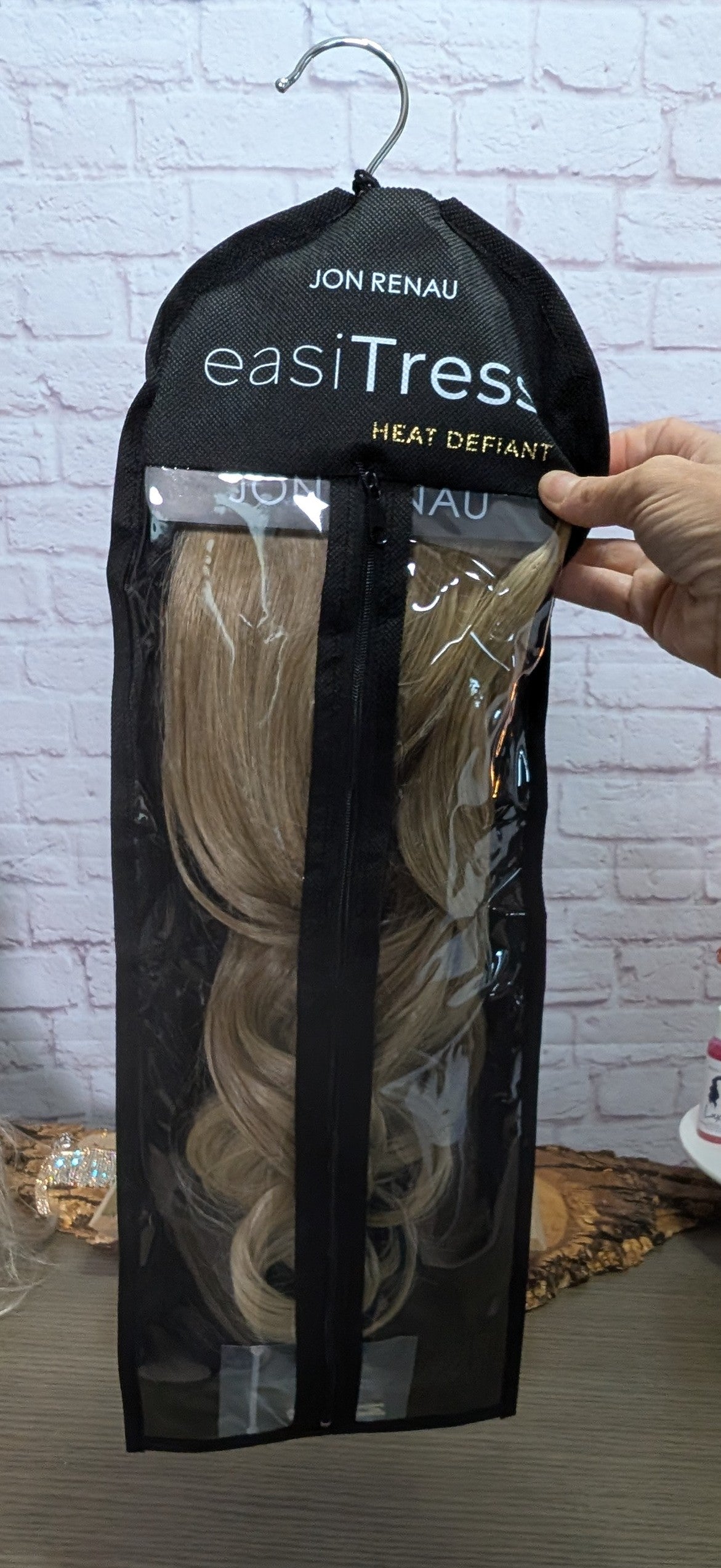 easiPony Medium Wavy HD